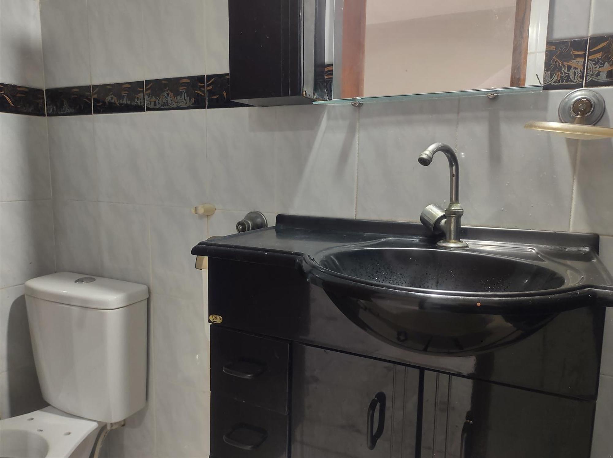 Casa A Trabalho Garagem E Internet Gratis Proximo As Praias *